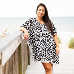 Load image into Gallery viewer, Women's Beach Pom-Pom Cover Up --- Catwalk Design