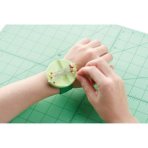 Pin' n Stow Magnet  with Wristband     CLOVER